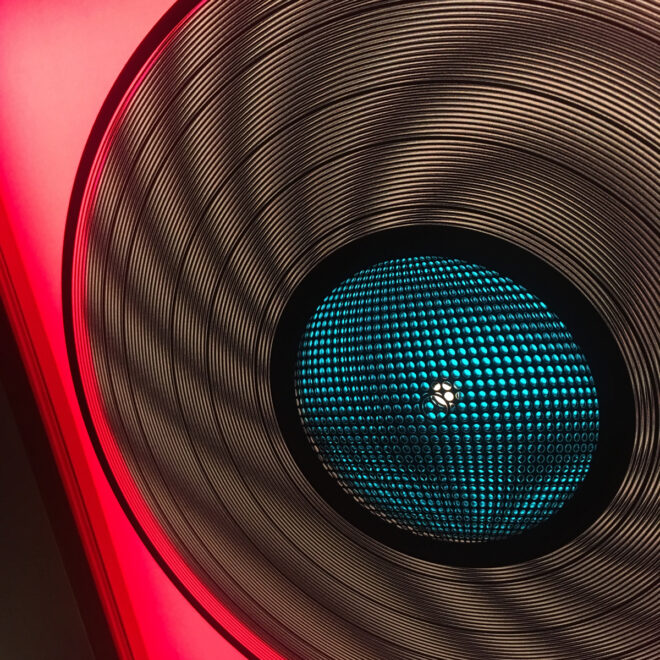 Lux Records Op Art – Blue Disco Ball on Fuchsia - 12x12 Lightbox by Mini-Cinema : Hugo Cantin -close2